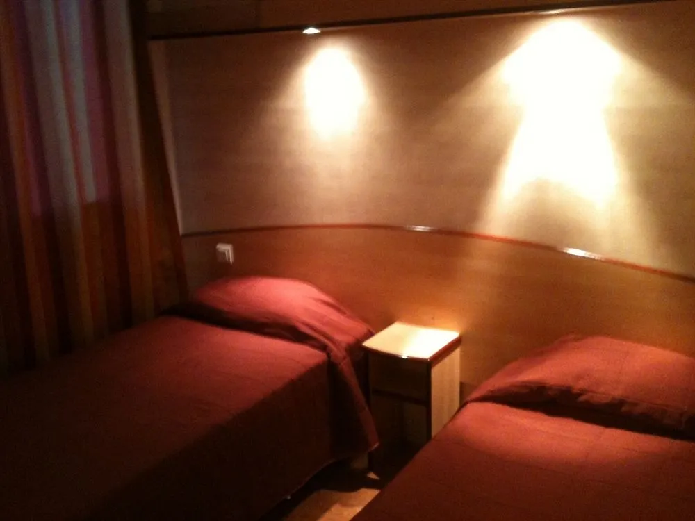 Acotel Confort Le Pontet  Hotel Le Pontet (Vaucluse)